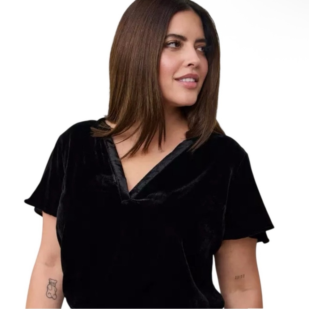 Torrid Black Velvet Flutter Sleeve Top Split Neck Plus Size 3X 22-24
